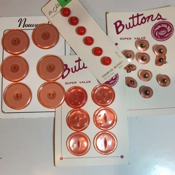 Vintage buttons, shades of orange on their original cards - Picture 1 of 5